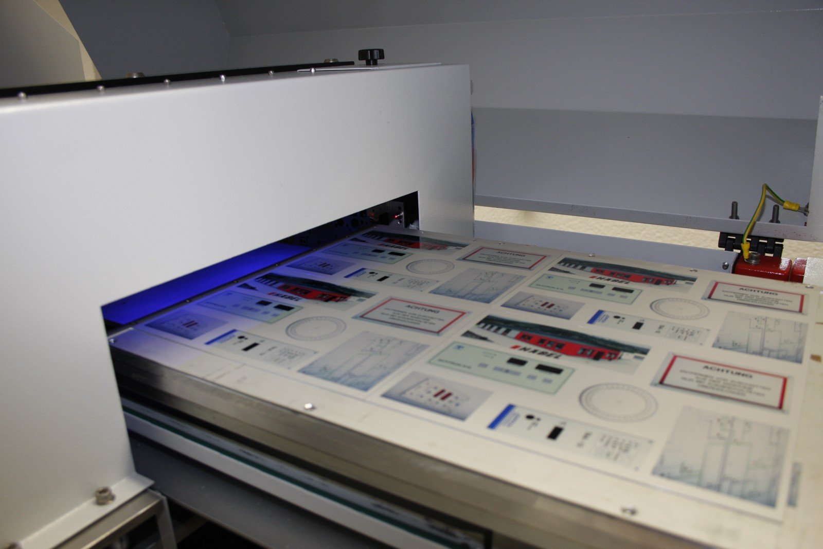 Digitaldrucke in verschiedenen Techniken für präziese Schriftbilder