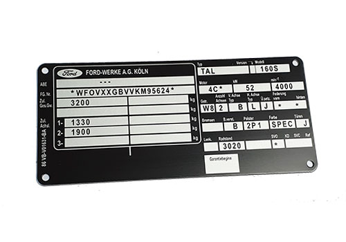 Typenschild aus Aluminium schwarz bedruckt, losemittelbreständig im Primolux® Digitaldruck