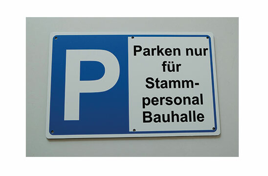 Parkplatzschild Alu Schibond® weiss mit UV-Digitaldruck Parkplatzschild Alu Schibond® weiss mit UV-Digitaldruck