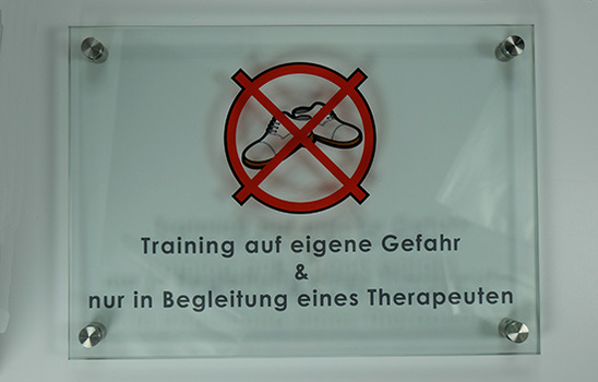 Hinweisschild aus Sicherheitsglas bedruckt Hinweisschild aus Sicherheitsglas bedruckt