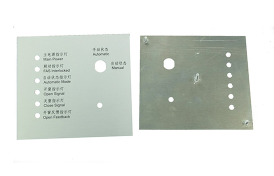 Frontplatte Alu silber matt mit Eloxalunterdruck und Gewindebolzen