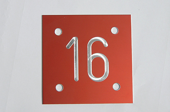 Industrieschild Alu rot matt mit Gravur silber Industrieschild Alu rot matt mit Gravur silber